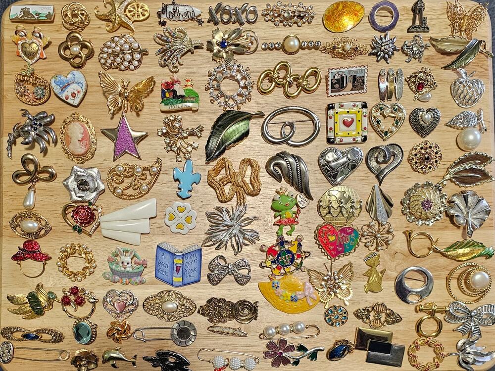 100 Piece Brooch Lot Vintage & Modern for Resellers Collectors Flea Markets